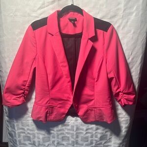 Women’s hot pink blazer. Good used condition size large.